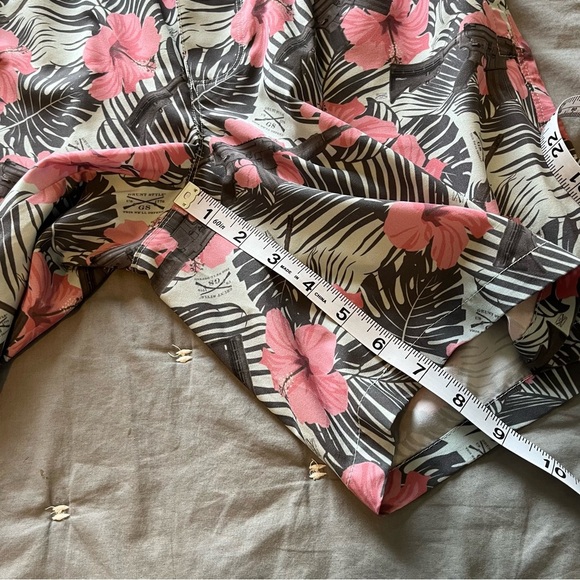 Grunt Style Men's Black Floral Board Shorts Swim Trunks Lined Size Small - Picture 10 of 10